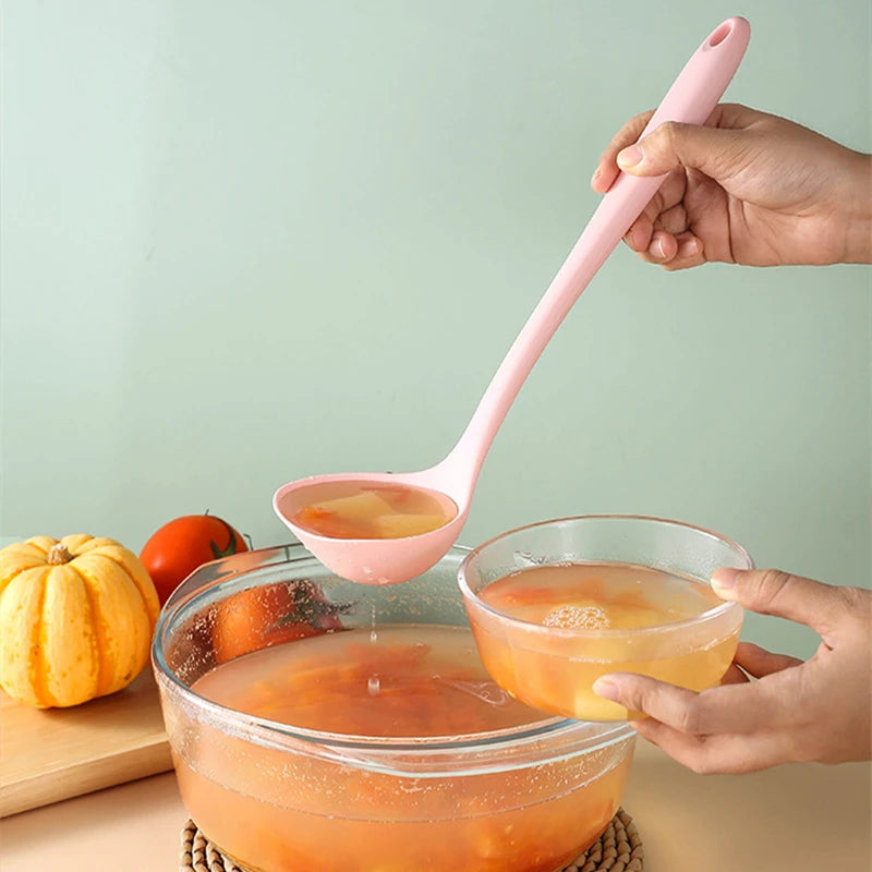 Cuchara de sopa de silicona de mango largo