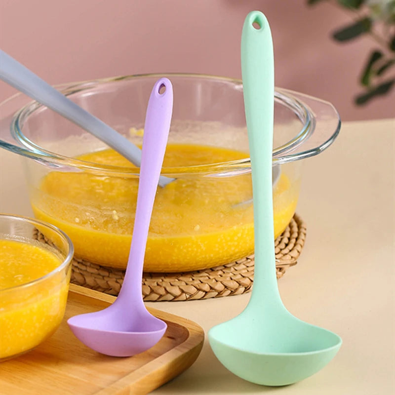 Cuchara de sopa de silicona de mango largo