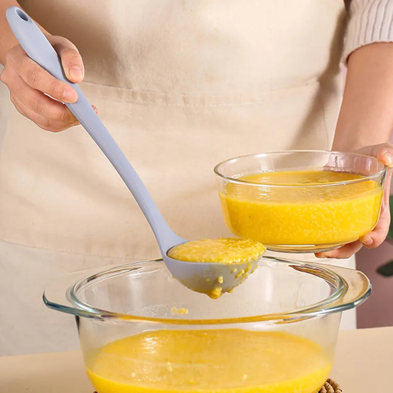 Cuchara de sopa de silicona de mango largo