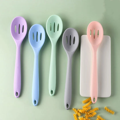 Eleva tu cocina con nuestras espátulas y coladores de silicona