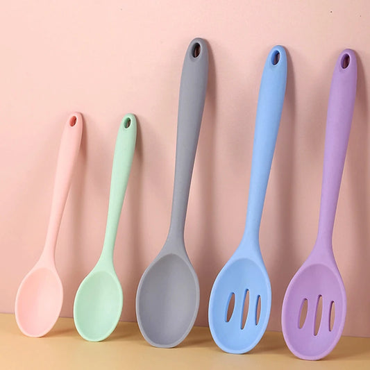 Eleva tu cocina con nuestras espátulas y coladores de silicona