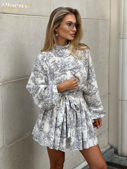 Vestido Clásico Suelto para Mujer: Cuello Alto, Mangas Abullonadas y Pliegues con Encaje